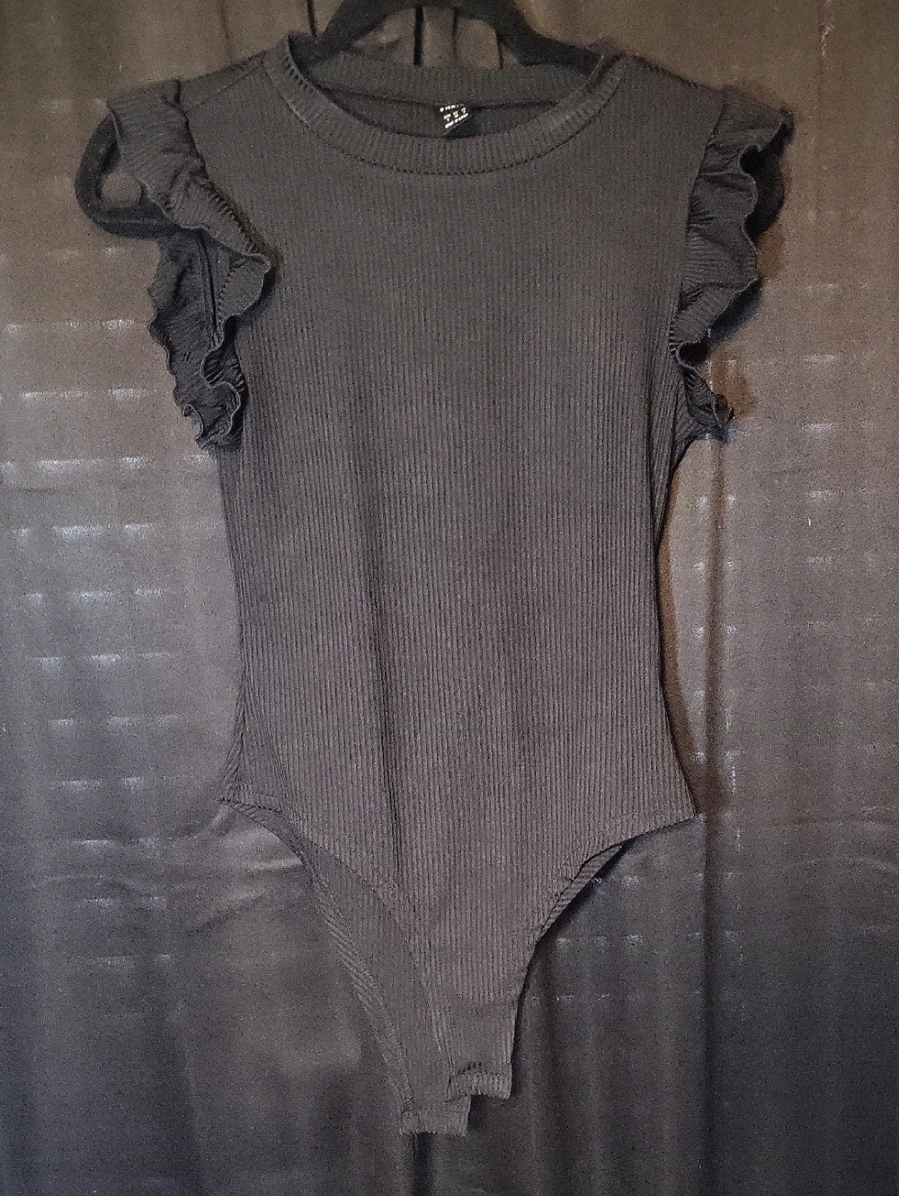SHEIN Black Ribbed Ruffle Sleeve Bodysuit